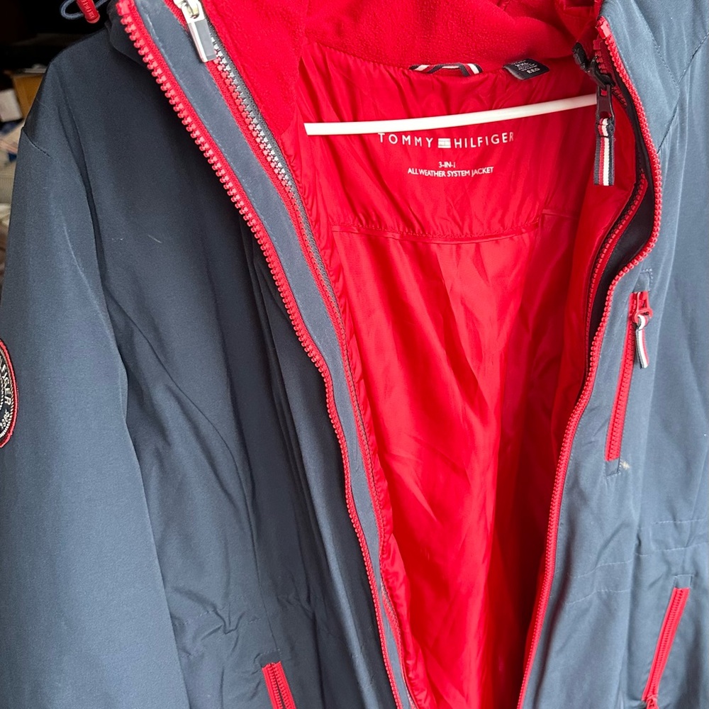 Women’s XXL Tommy Hilfiger 3 in 1 winter jacket. Navy and Red.